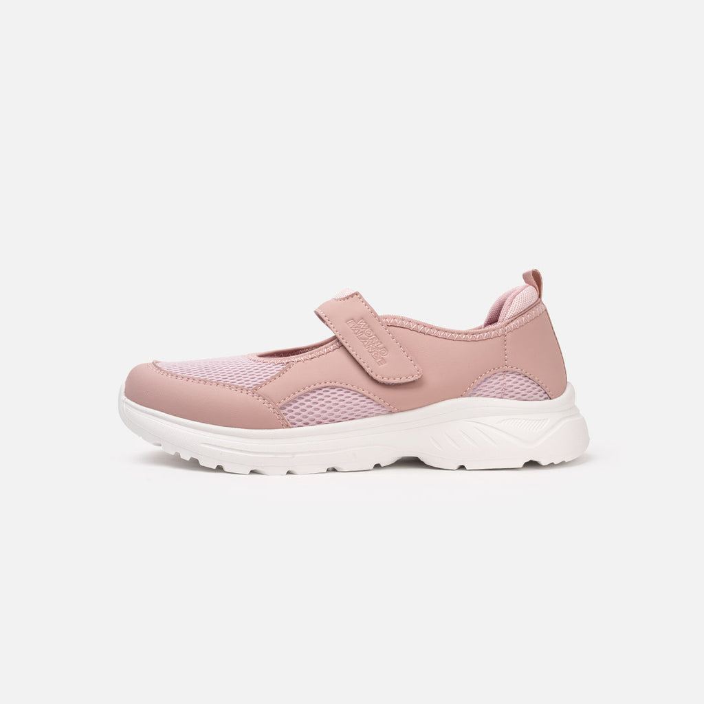 Combination of suede and man-made leather upper, mesh lining, flat two tone rubber outsole, and Bounce Pad insole system. Provides comfort, breathability, a more secure fit, durability, premium aesthetics, and cushioning in every step to prevent heel shock.